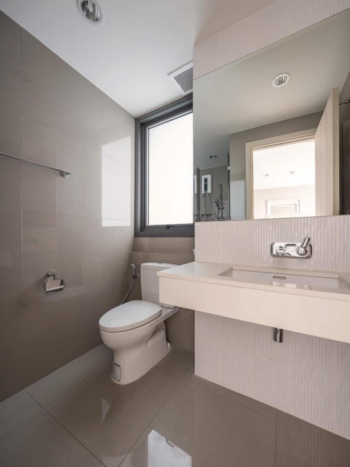 For SaleCondoSukhumvit, Asoke, Thonglor : Rhythm Sukhumvit 42 condo for sale, size 57 SQ.M 2 Bed 2 Bath, only 10.59 MB !!