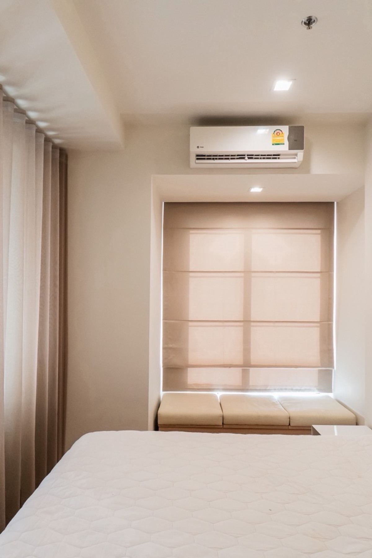 ให้เช่าคอนโดสะพานควาย จตุจักร : ให้เช่าคอนโด 1 ห้องนอน ห้องสวยชั้นสูงสุด เครื่องใช้ไฟฟ้าทุกอย่างยันเครื่องกรองน้ำ Coway เลี้ยงสัตว์ได้ครับ ล้างแอร์ให้ 2 ครั้งต่อปี