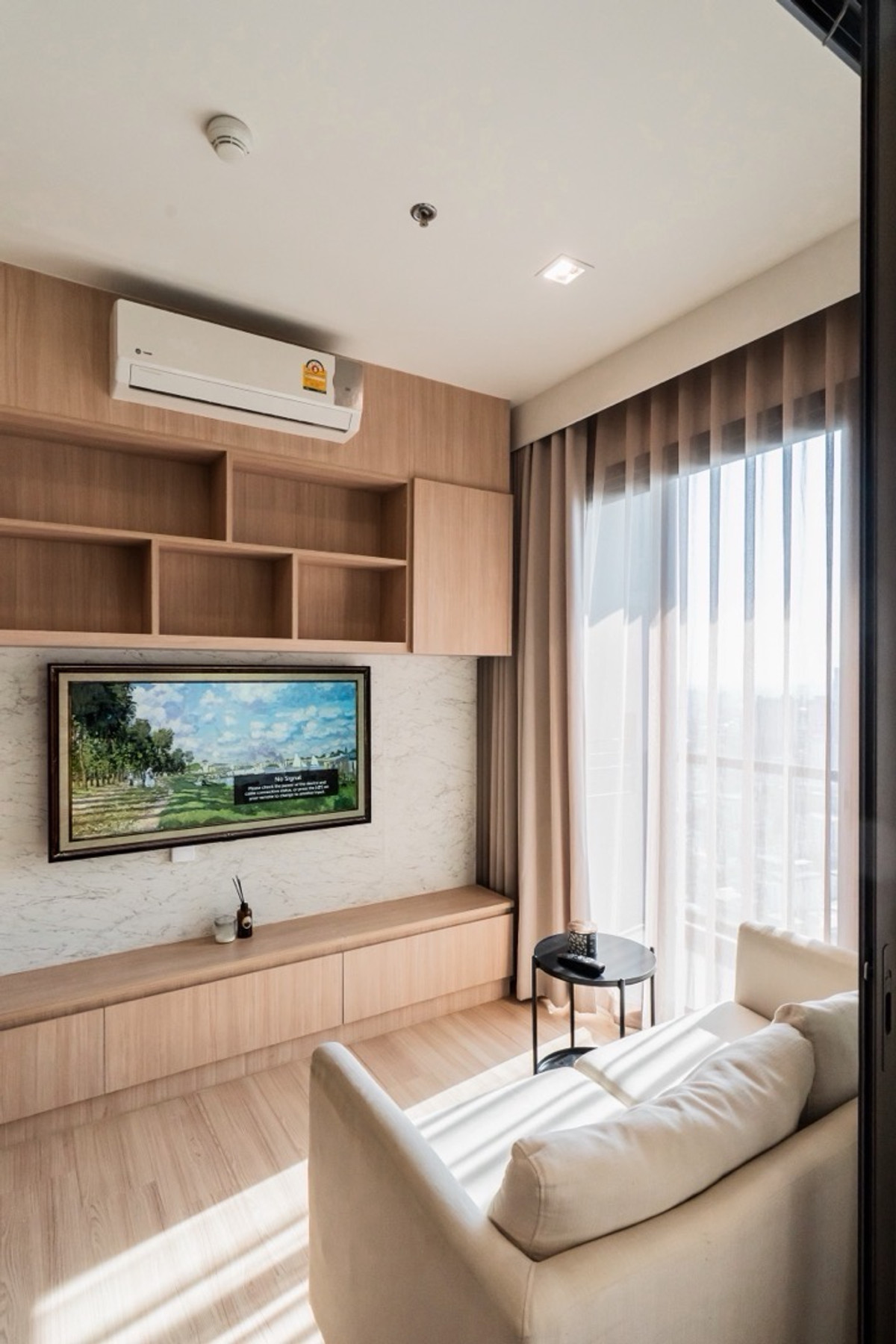 ให้เช่าคอนโดสะพานควาย จตุจักร : ให้เช่าคอนโด 1 ห้องนอน ห้องสวยชั้นสูงสุด เครื่องใช้ไฟฟ้าทุกอย่างยันเครื่องกรองน้ำ Coway เลี้ยงสัตว์ได้ครับ ล้างแอร์ให้ 2 ครั้งต่อปี