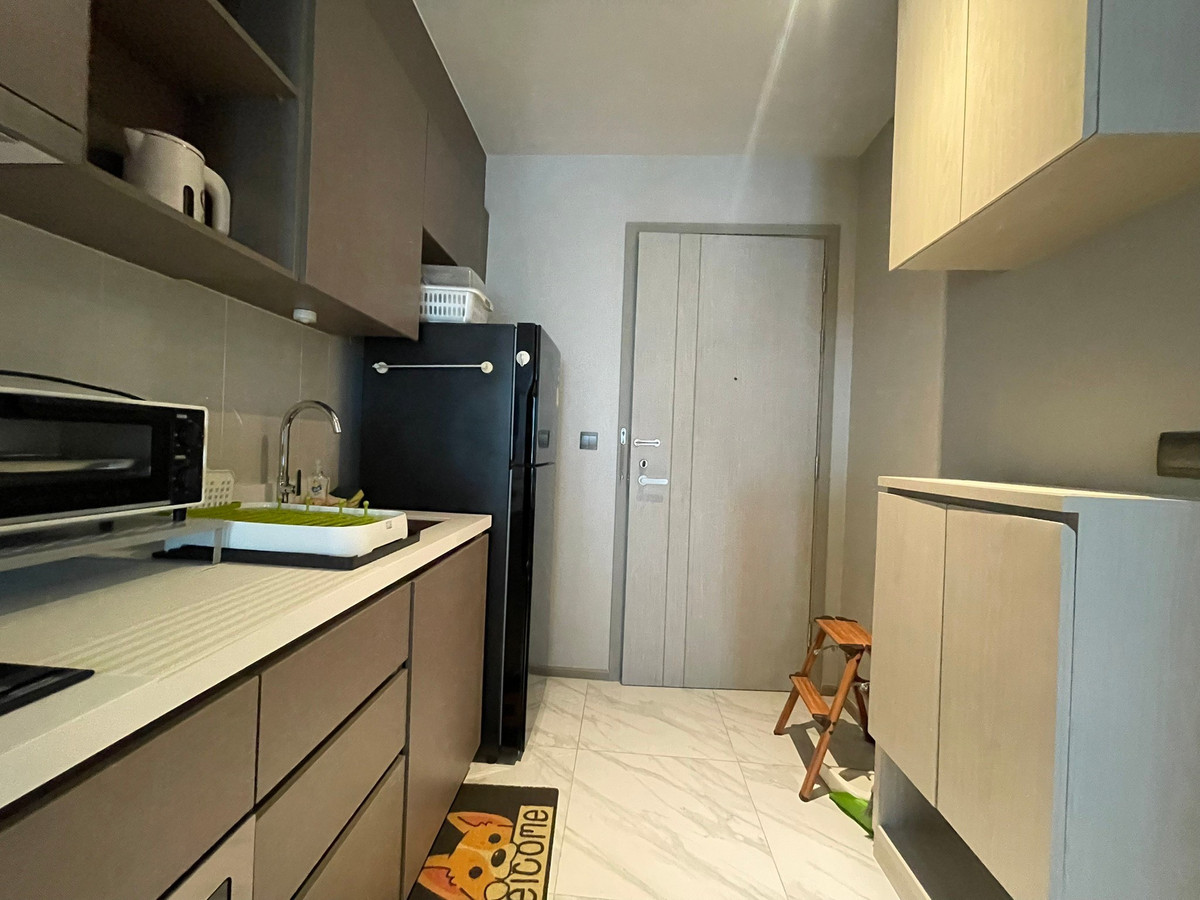 ให้เช่าคอนโดสุขุมวิท อโศก ทองหล่อ : (ปล่อยเช่า)🟢 คอนโด RHYTHM Ekkamai I ห้อง Studio เฟอร์+เครื่องใช้ไฟฟ้าครบㅡ ใกล้ 🚆BTS เอกมัย																									