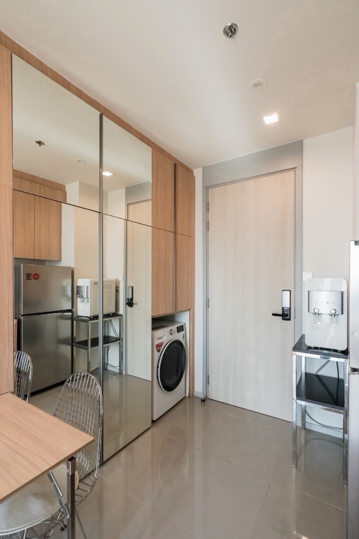 ให้เช่าคอนโดสะพานควาย จตุจักร : ให้เช่าคอนโด 1 ห้องนอน ห้องสวยชั้นสูงสุด เครื่องใช้ไฟฟ้าทุกอย่างยันเครื่องกรองน้ำ Coway เลี้ยงสัตว์ได้ครับ ล้างแอร์ให้ 2 ครั้งต่อปี