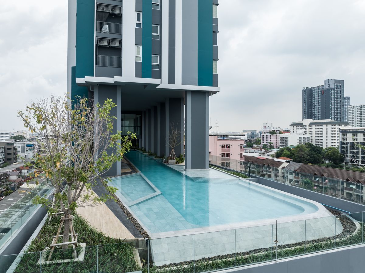 For RentCondoRamkhamhaeng, Hua Mak : 🔥Urgent rent, new room ready to move in 🔥Niche Mono Ramkhamhaeng Condo. The project has a shuttle to Ramkhamhaeng University / BTS Lam Sali Intersection. Rent starts at 16,200 baht/month, accepting both Thais and foreigners (with 6 month / 1 year rental c