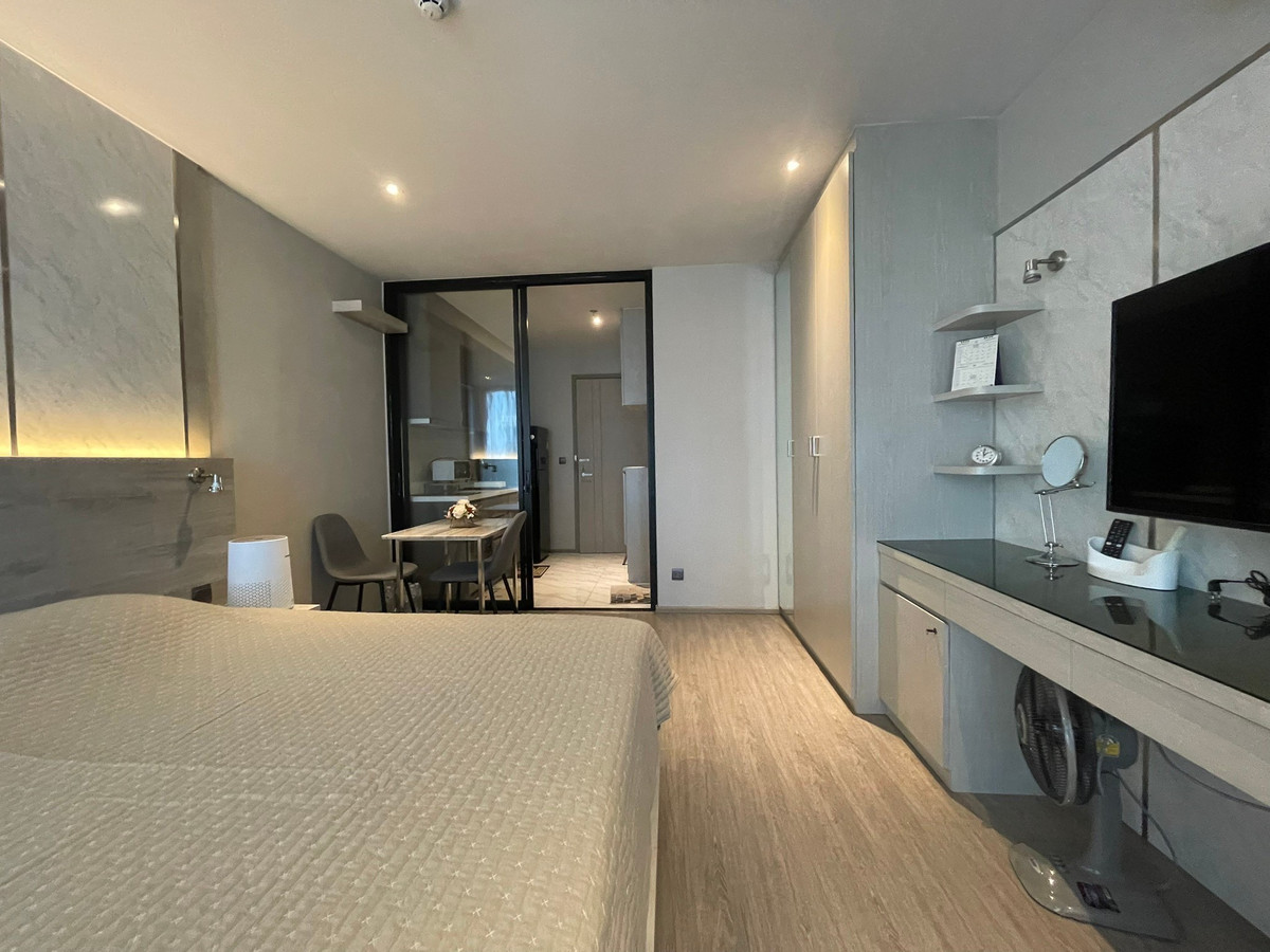 ให้เช่าคอนโดสุขุมวิท อโศก ทองหล่อ : (ปล่อยเช่า)🟢 คอนโด RHYTHM Ekkamai I ห้อง Studio เฟอร์+เครื่องใช้ไฟฟ้าครบㅡ ใกล้ 🚆BTS เอกมัย																									