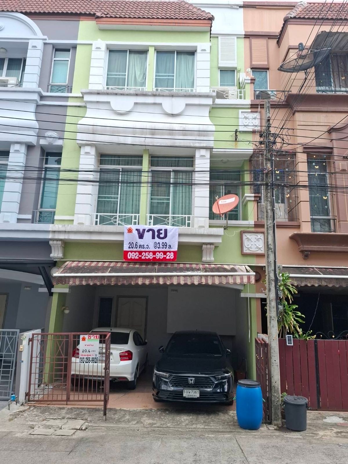 For SaleTownhomeSamut Prakan,Samrong : 3 -story townhome for sale in the middle of Muang Samutra Prakarn, near the club in good condition, ready to be at 3.99 million