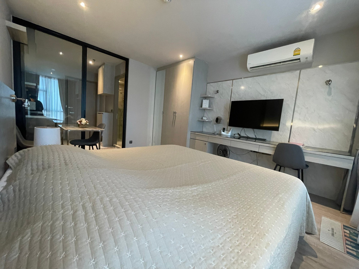 ให้เช่าคอนโดสุขุมวิท อโศก ทองหล่อ : (ปล่อยเช่า)🟢 คอนโด RHYTHM Ekkamai I ห้อง Studio เฟอร์+เครื่องใช้ไฟฟ้าครบㅡ ใกล้ 🚆BTS เอกมัย																									