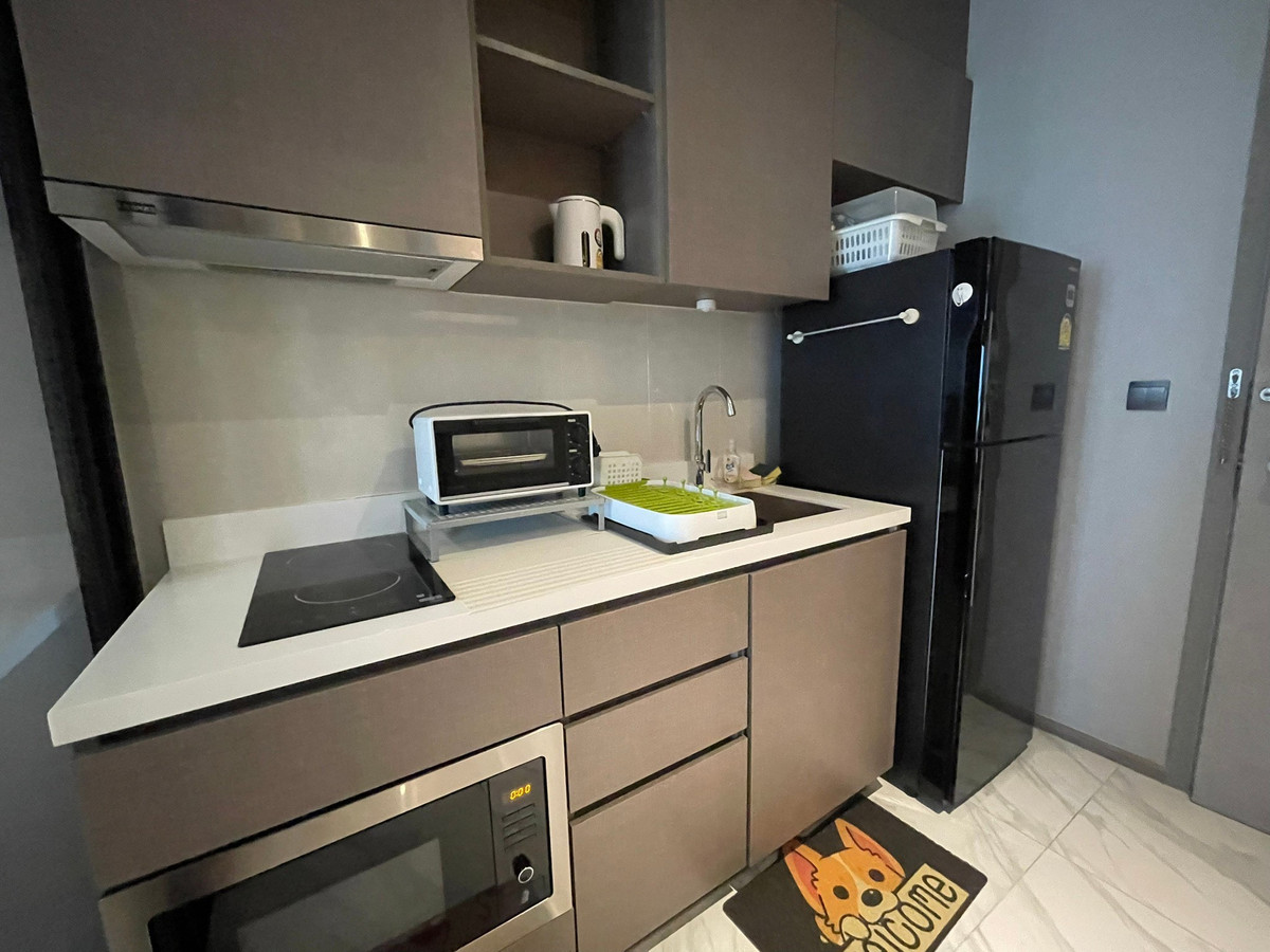 ให้เช่าคอนโดสุขุมวิท อโศก ทองหล่อ : (ปล่อยเช่า)🟢 คอนโด RHYTHM Ekkamai I ห้อง Studio เฟอร์+เครื่องใช้ไฟฟ้าครบㅡ ใกล้ 🚆BTS เอกมัย																									