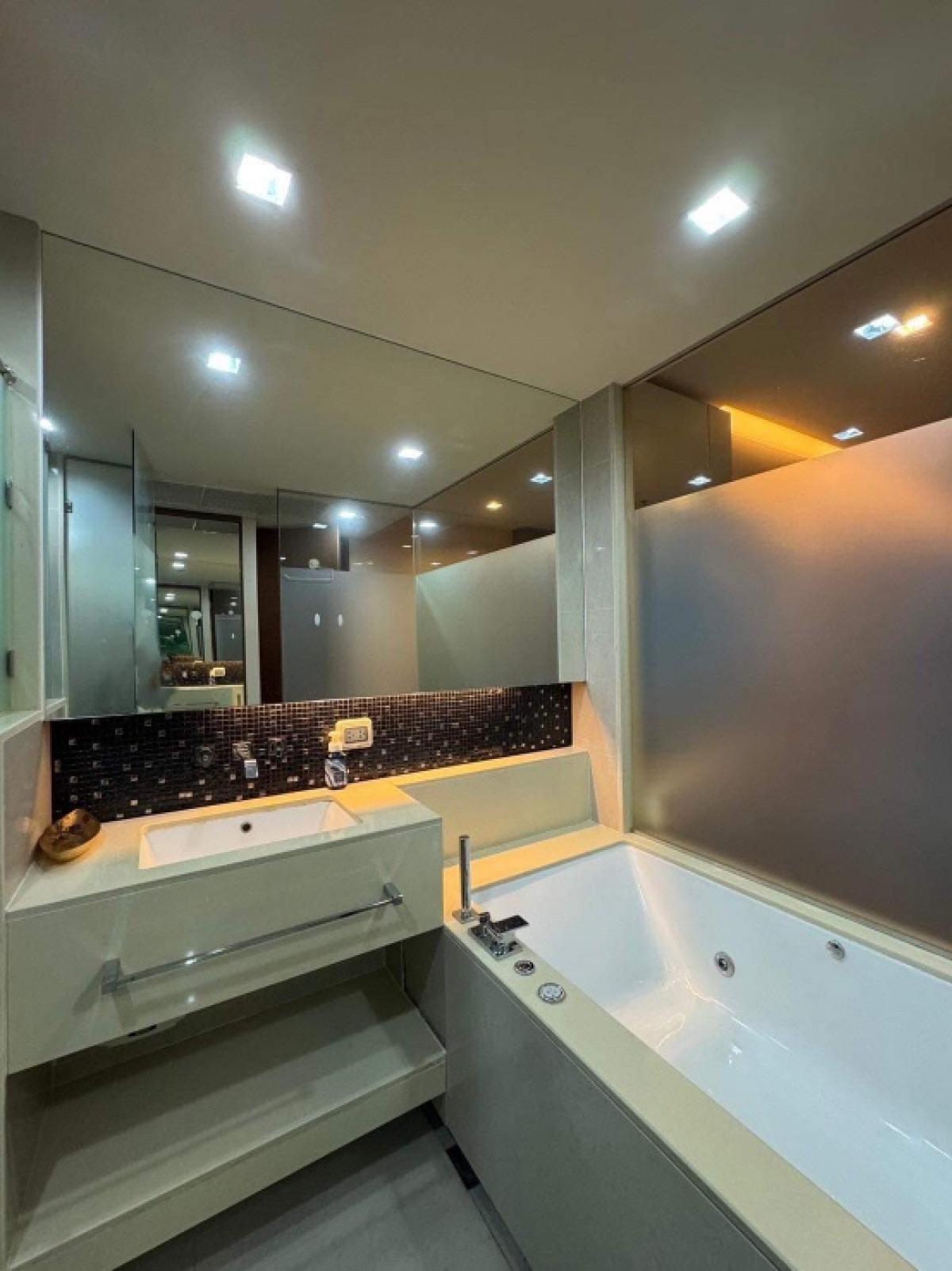 ขายคอนโดสาทร นราธิวาส : [E0089] The​Address Sathorn 12.5 MB