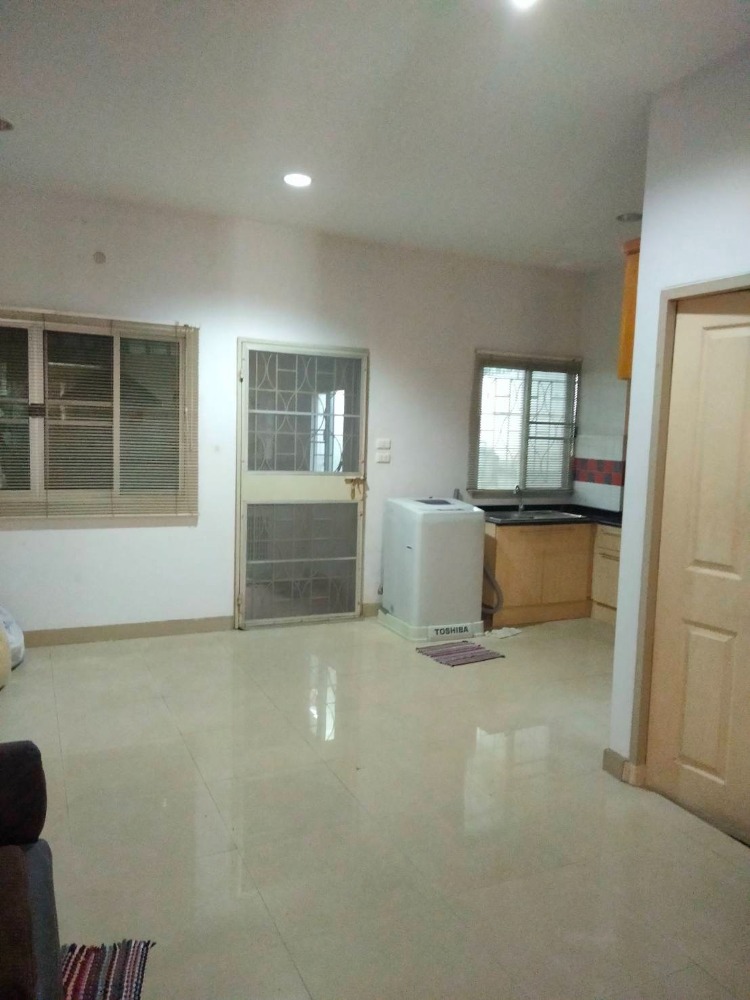 For SaleTownhomeSamut Prakan,Samrong : 3 -story townhome for sale in the middle of Muang Samutra Prakarn, near the club in good condition, ready to be at 3.99 million
