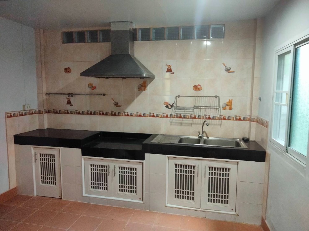 For SaleTownhomeSamut Prakan,Samrong : 3 -story townhome for sale in the middle of Muang Samutra Prakarn, near the club in good condition, ready to be at 3.99 million