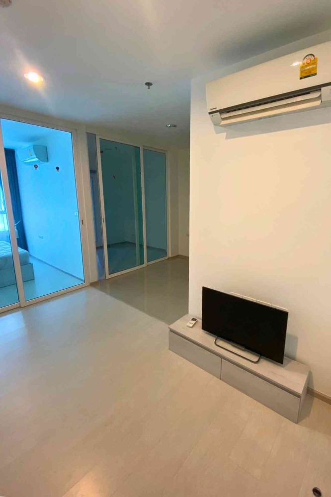 For RentCondoSamut Prakan,Samrong : Rent a Condo Aspire Erawan Tower B (1 Bed Plus 35 sq.m.) empty room (city view)