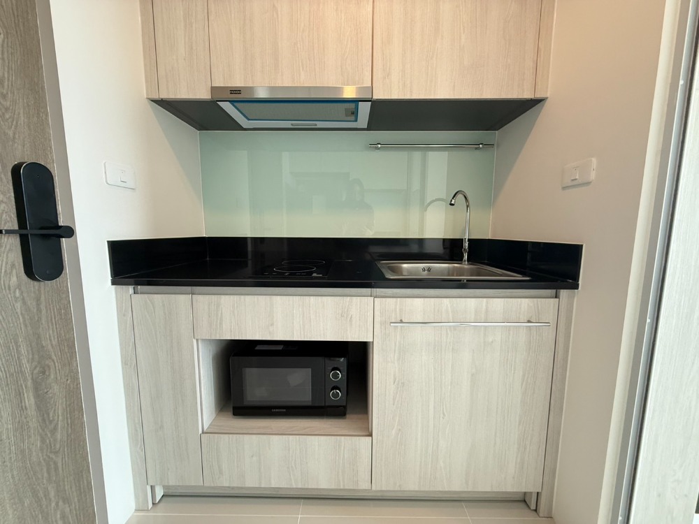 For RentCondoRamkhamhaeng, Hua Mak : 🔥Urgent rent, new room ready to move in 🔥Niche Mono Ramkhamhaeng Condo. The project has a shuttle to Ramkhamhaeng University / BTS Lam Sali Intersection. Rent starts at 16,200 baht/month, accepting both Thais and foreigners (with 6 month / 1 year rental c