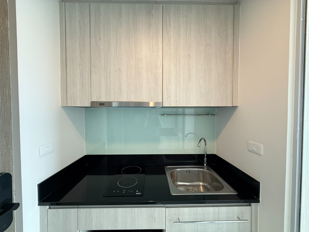 For RentCondoRamkhamhaeng, Hua Mak : 🔥Urgent rent, new room ready to move in 🔥Niche Mono Ramkhamhaeng Condo. The project has a shuttle to Ramkhamhaeng University / BTS Lam Sali Intersection. Rent starts at 16,200 baht/month, accepting both Thais and foreigners (with 6 month / 1 year rental c