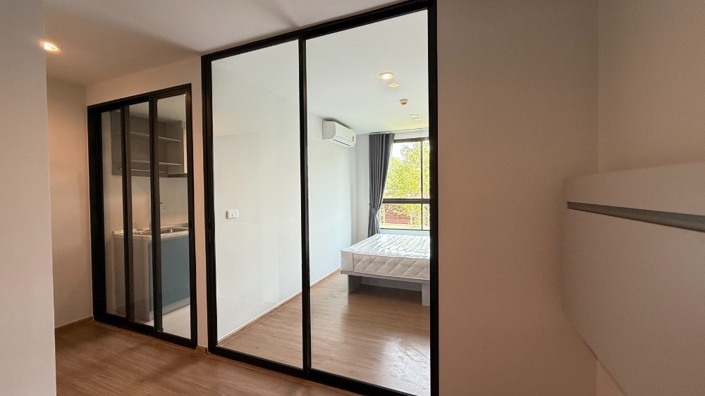 For RentCondoRama9, Petchburi, RCA : 🔥Urgent for rent, new room ready to move in, Niche Mono Rama 9 Condo, project has MRT transportation to Cultural Center. Rent starts at 13,200 baht/month, accepting both Thais and foreigners (6 month / 1 year rental contract) RentNex By Sena