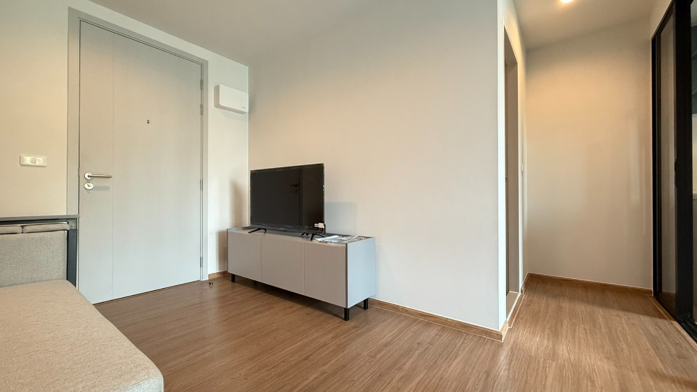 For RentCondoRama9, Petchburi, RCA : 🔥Urgent for rent, new room ready to move in, Niche Mono Rama 9 Condo, project has MRT transportation to Cultural Center. Rent starts at 13,200 baht/month, accepting both Thais and foreigners (6 month / 1 year rental contract) RentNex By Sena