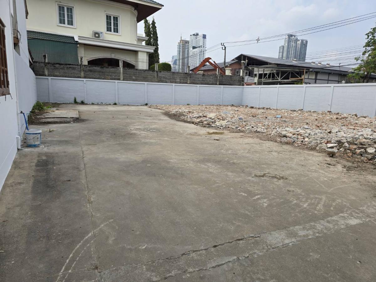 ให้เช่าที่ดินสุขุมวิท อโศก ทองหล่อ : ประกาศให้เช่าที่ดิน พร้อมสิ่งปลูกสร้าง ทองหล่อ & พร้อมพงษ์