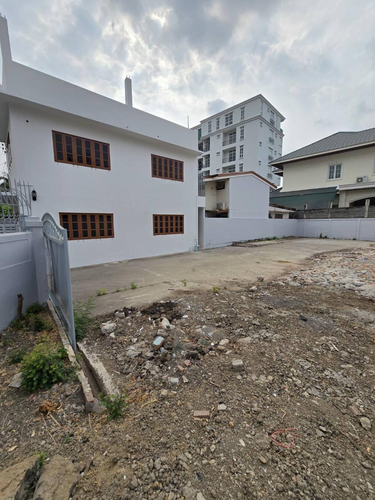 ให้เช่าที่ดินสุขุมวิท อโศก ทองหล่อ : ประกาศให้เช่าที่ดิน พร้อมสิ่งปลูกสร้าง ทองหล่อ & พร้อมพงษ์