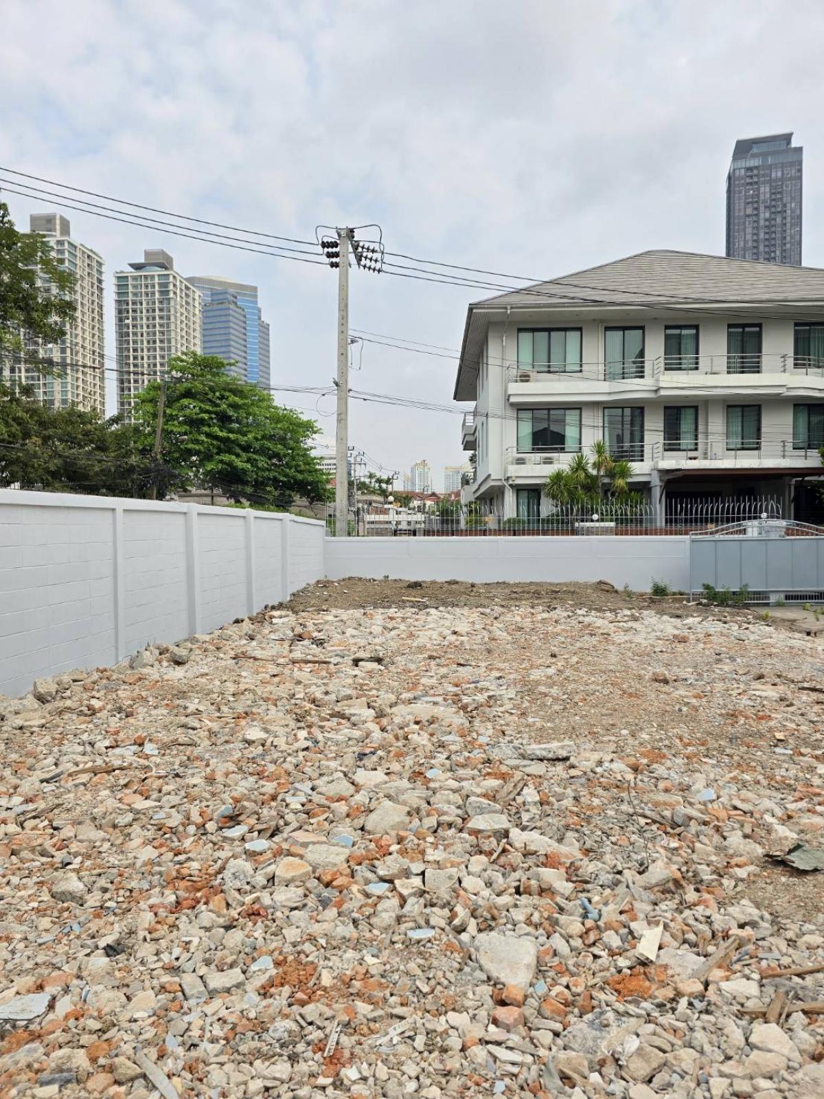 ให้เช่าที่ดินสุขุมวิท อโศก ทองหล่อ : ประกาศให้เช่าที่ดิน พร้อมสิ่งปลูกสร้าง ทองหล่อ & พร้อมพงษ์