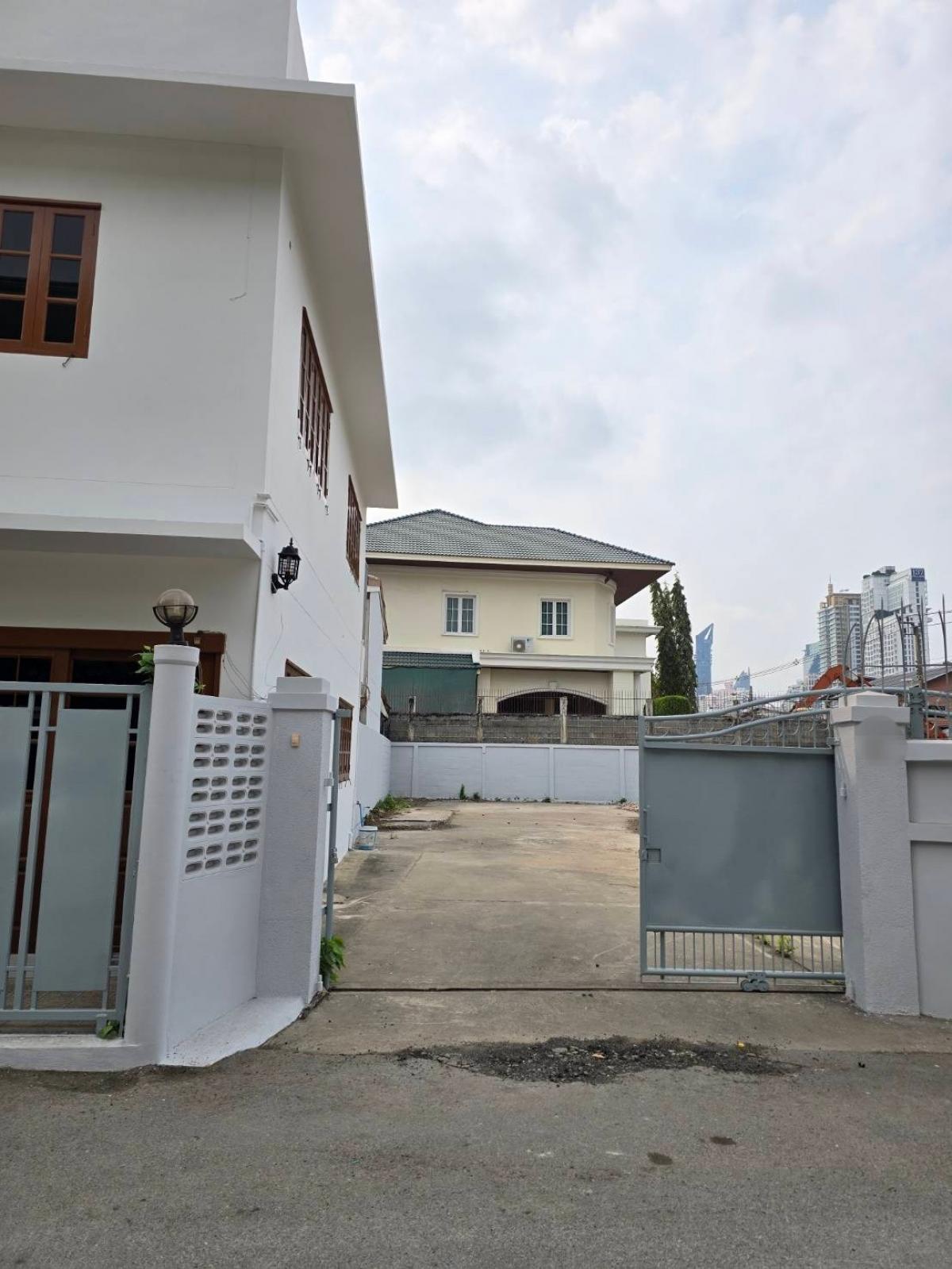 ให้เช่าที่ดินสุขุมวิท อโศก ทองหล่อ : ประกาศให้เช่าที่ดิน พร้อมสิ่งปลูกสร้าง ทองหล่อ & พร้อมพงษ์