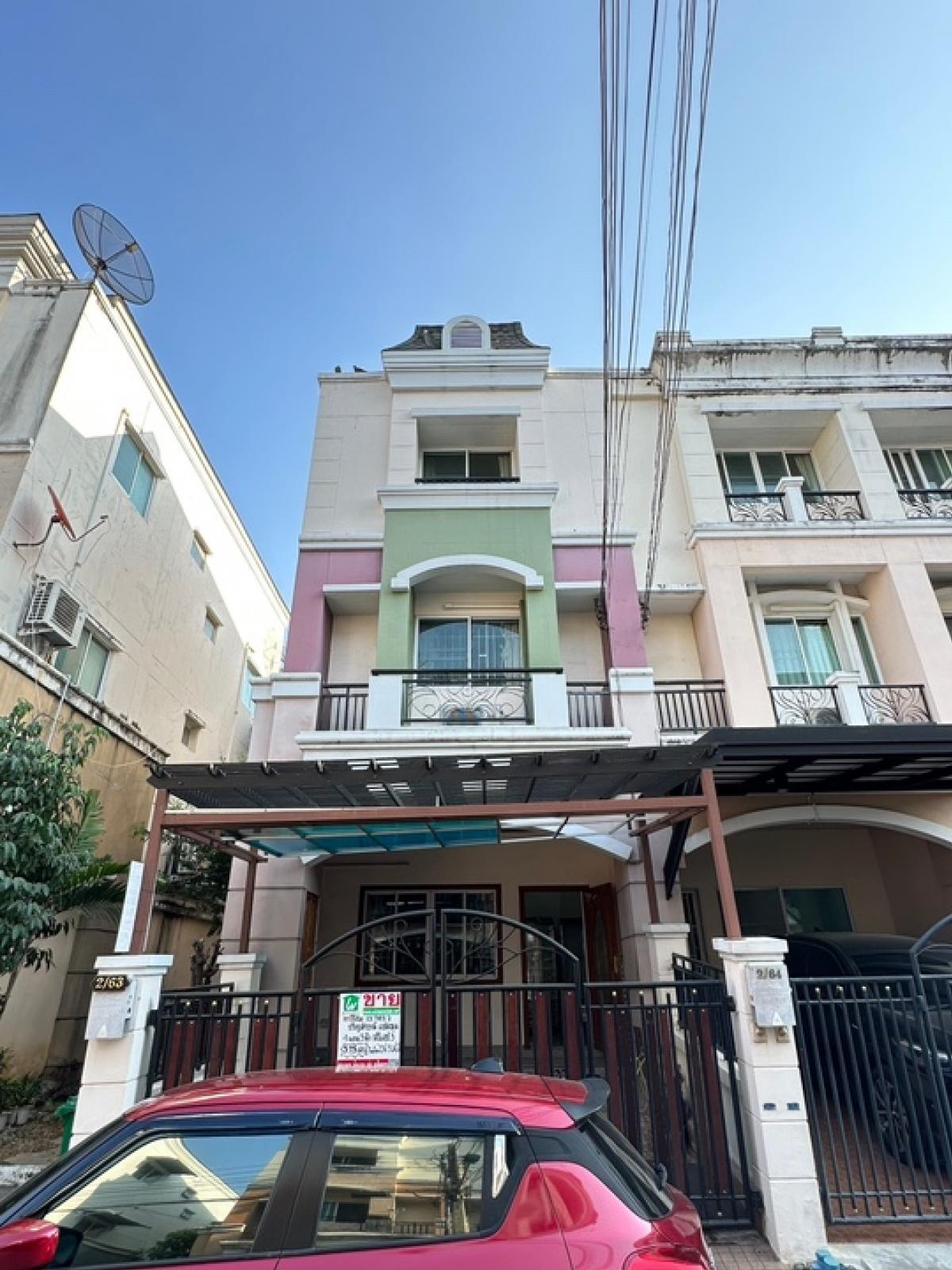 ขายบ้าน : ขายบ้านทาวน์โฮม 3 ชั้น หลังมุม สภาพสวย!มบ.ปริญลักษณ์ พระราม 2 | ทำเลทอง ใกล้เซ็นทรัลพระราม 2 เพียง 5 นาที