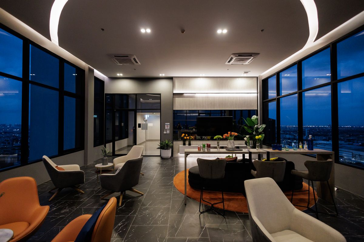 For RentCondoRamkhamhaeng, Hua Mak : 🔥Urgent rent, new room ready to move in 🔥Niche Mono Ramkhamhaeng Condo. The project has a shuttle to Ramkhamhaeng University / BTS Lam Sali Intersection. Rent starts at 16,200 baht/month, accepting both Thais and foreigners (with 6 month / 1 year rental c