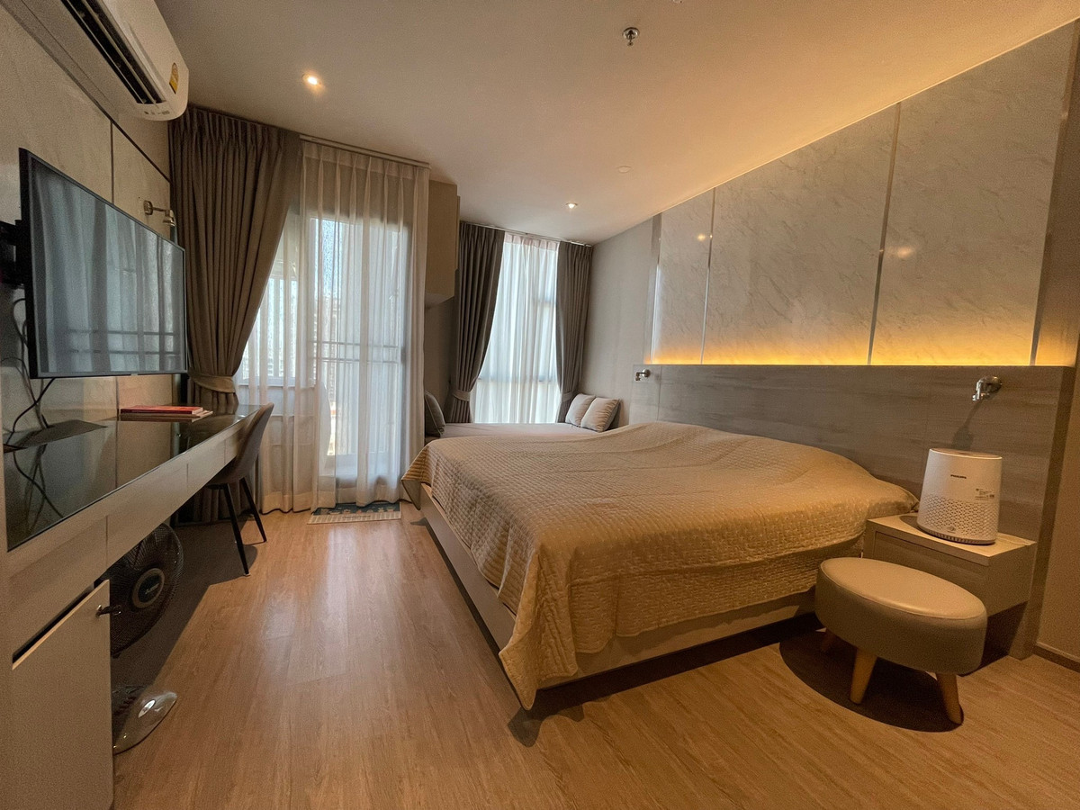 ให้เช่าคอนโดสุขุมวิท อโศก ทองหล่อ : (ปล่อยเช่า)🟢 คอนโด RHYTHM Ekkamai I ห้อง Studio เฟอร์+เครื่องใช้ไฟฟ้าครบㅡ ใกล้ 🚆BTS เอกมัย																									