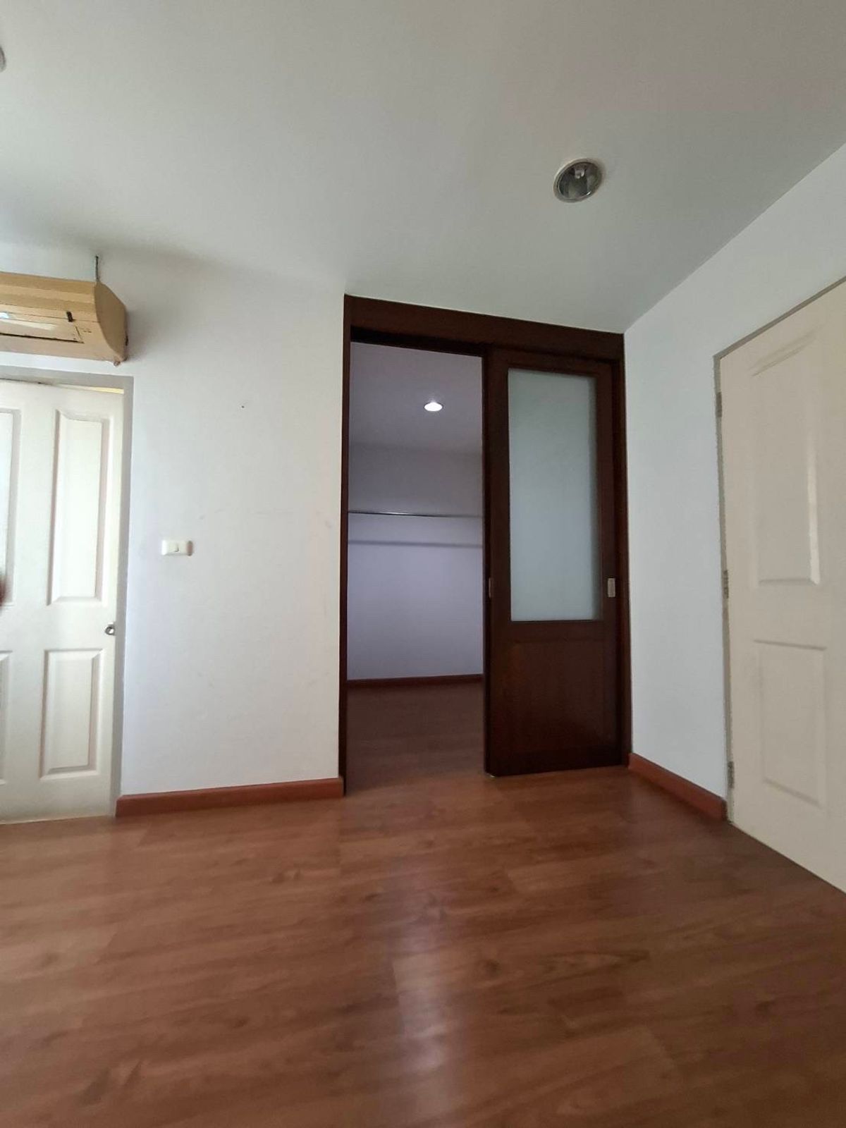 For SaleTownhomeSamut Prakan,Samrong : 3 -story townhome for sale in the middle of Muang Samutra Prakarn, near the club in good condition, ready to be at 3.99 million