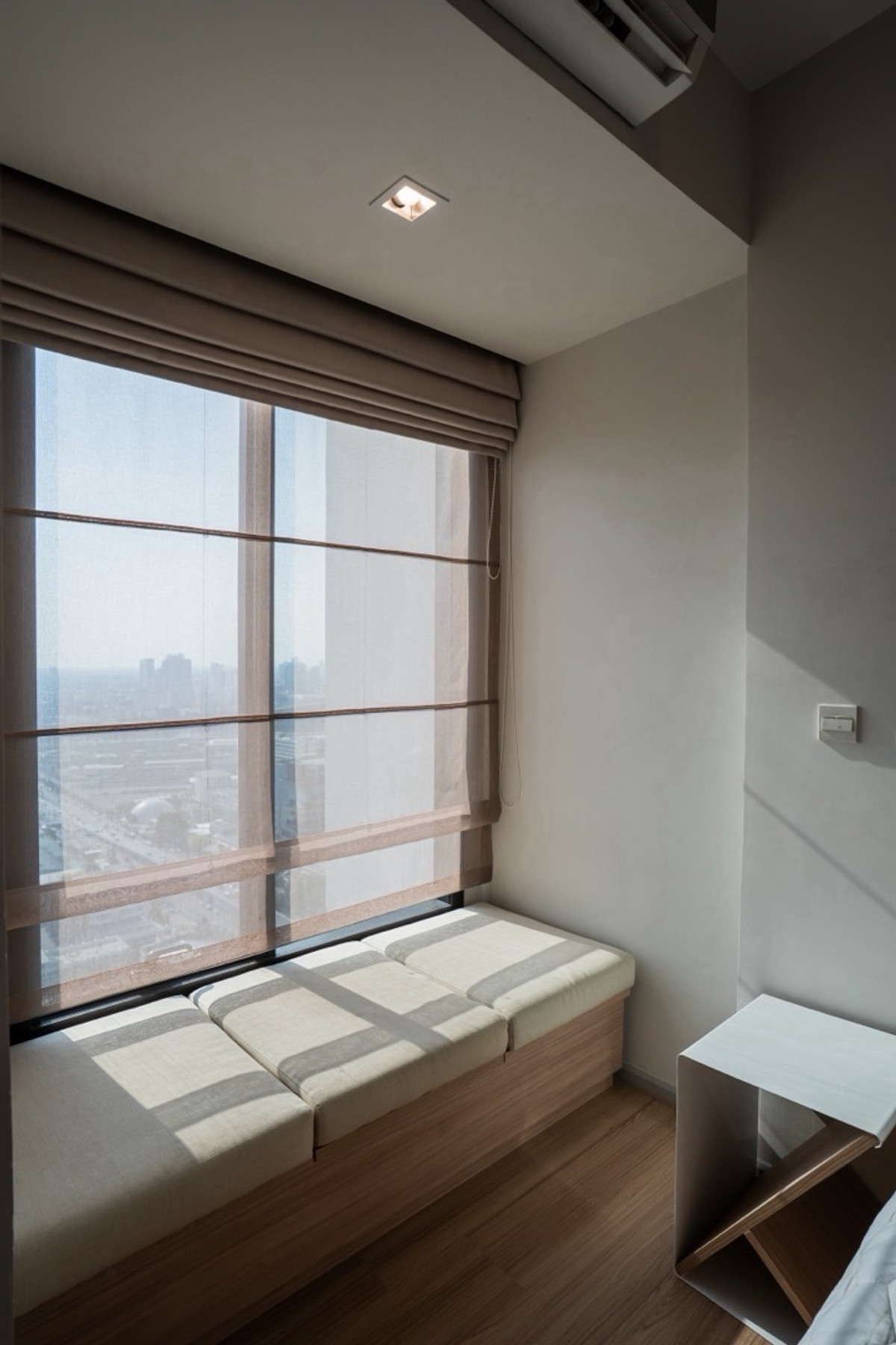 ให้เช่าคอนโดสะพานควาย จตุจักร : ให้เช่าคอนโด 1 ห้องนอน ห้องสวยชั้นสูงสุด เครื่องใช้ไฟฟ้าทุกอย่างยันเครื่องกรองน้ำ Coway เลี้ยงสัตว์ได้ครับ ล้างแอร์ให้ 2 ครั้งต่อปี