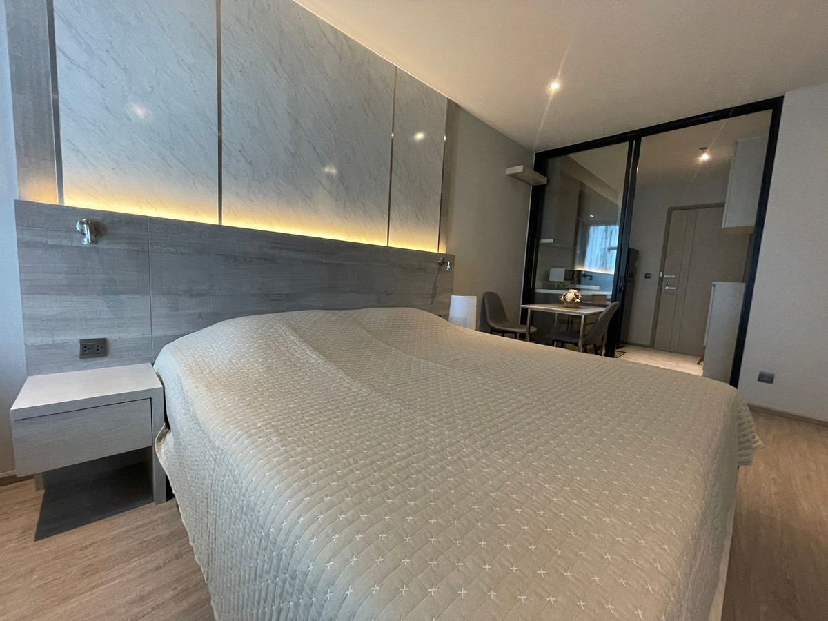 ให้เช่าคอนโดสุขุมวิท อโศก ทองหล่อ : (ปล่อยเช่า)🟢 คอนโด RHYTHM Ekkamai I ห้อง Studio เฟอร์+เครื่องใช้ไฟฟ้าครบㅡ ใกล้ 🚆BTS เอกมัย																									