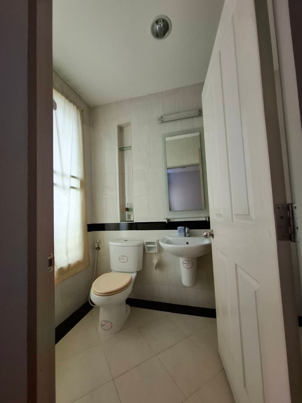 For SaleTownhomeSamut Prakan,Samrong : 3 -story townhome for sale in the middle of Muang Samutra Prakarn, near the club in good condition, ready to be at 3.99 million