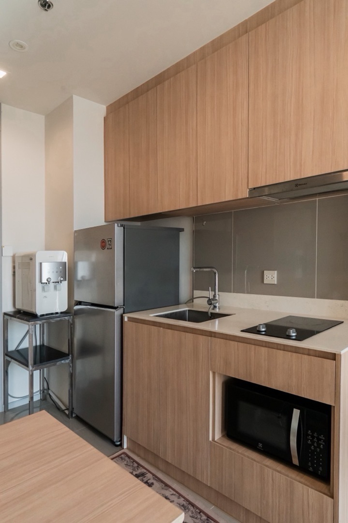 ให้เช่าคอนโดสะพานควาย จตุจักร : ให้เช่าคอนโด 1 ห้องนอน ห้องสวยชั้นสูงสุด เครื่องใช้ไฟฟ้าทุกอย่างยันเครื่องกรองน้ำ Coway เลี้ยงสัตว์ได้ครับ ล้างแอร์ให้ 2 ครั้งต่อปี