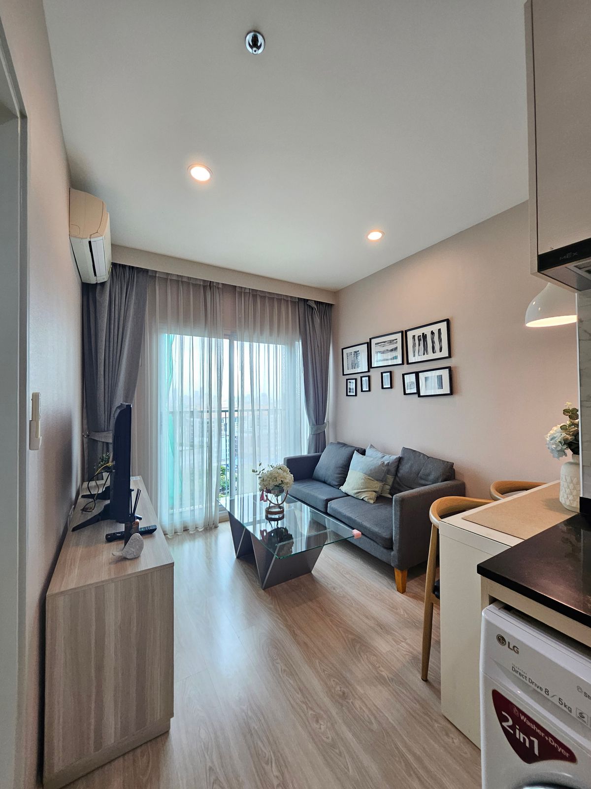 For RentCondoRatchadapisek, Huaikwang, Suttisan : NOBLE REVOLVE RATCHADA condo for rent, beautiful room, good view, near MRT, Cultural Center