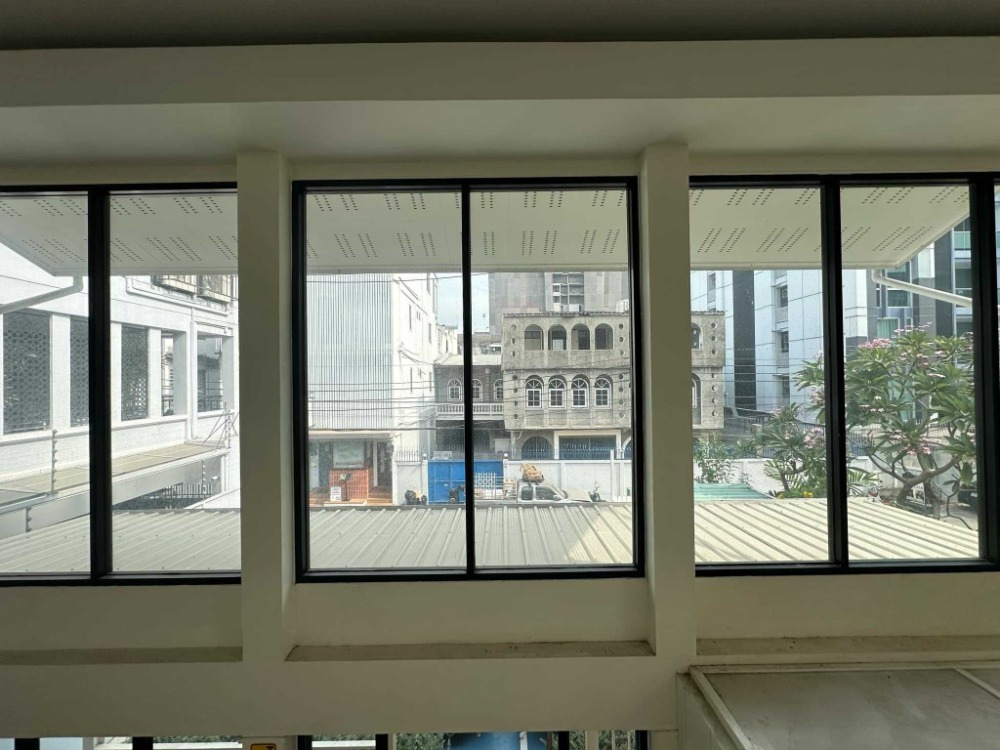ให้เช่าอาคารพาณิชย์สุขุมวิท อโศก ทองหล่อ : LTH11916 - Commercial For Rent in Ekkamai 24 Size 100 sqm. 1 studio 2 baths Near BTS Thong Lor ONLY 200K/Month