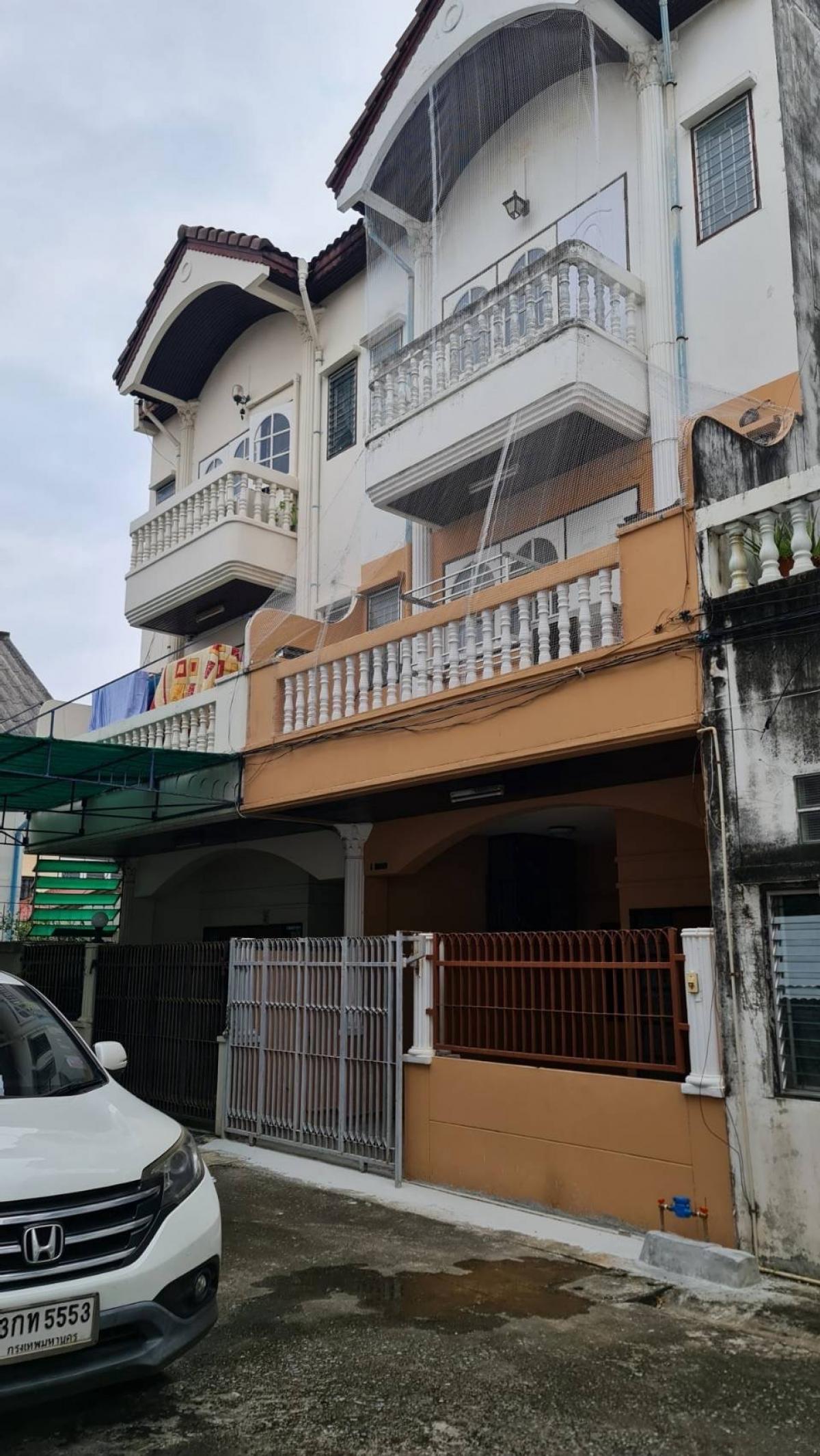 ขายทาวน์โฮมปิ่นเกล้า จรัญสนิทวงศ์ : ขายบ้าน ทาวน์เฮ้าส์  3 ชั้น