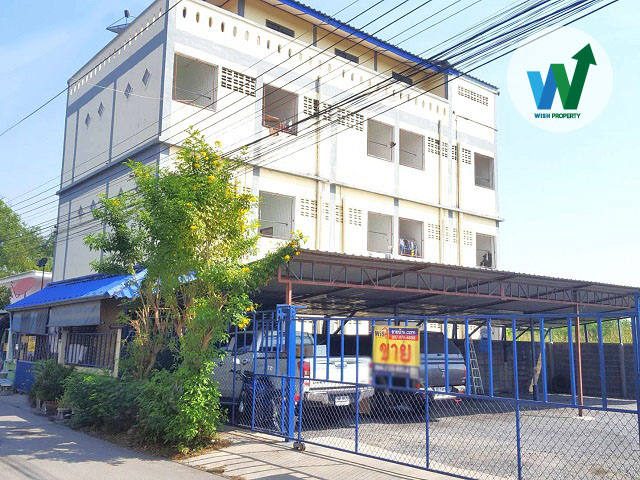 For SaleHotel&Apartment BusinessPathum Thani,Rangsit, Thammasat : Selling dormitory in good condition Near Phahonyothin Road, 108 sq.w., 3 floors, 15 rooms, with shops with 15 motorcycle parking lots, 6 cars, 12 meters wide, 18 meters deep, beautiful plots on the road, near the main road, every room, every floor is very