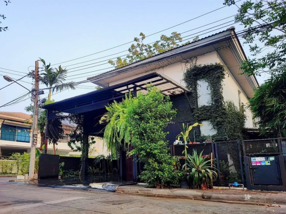 For RentHouseNawamin, Ramindra : Rental of Noble Gio Watcharapol, area of ​​65 sq.w. Furniture and Electrical appliances, 3 bedrooms, 3 bathrooms, 2 parking spaces, convenient location About 2 km away from Watcharapol intersection