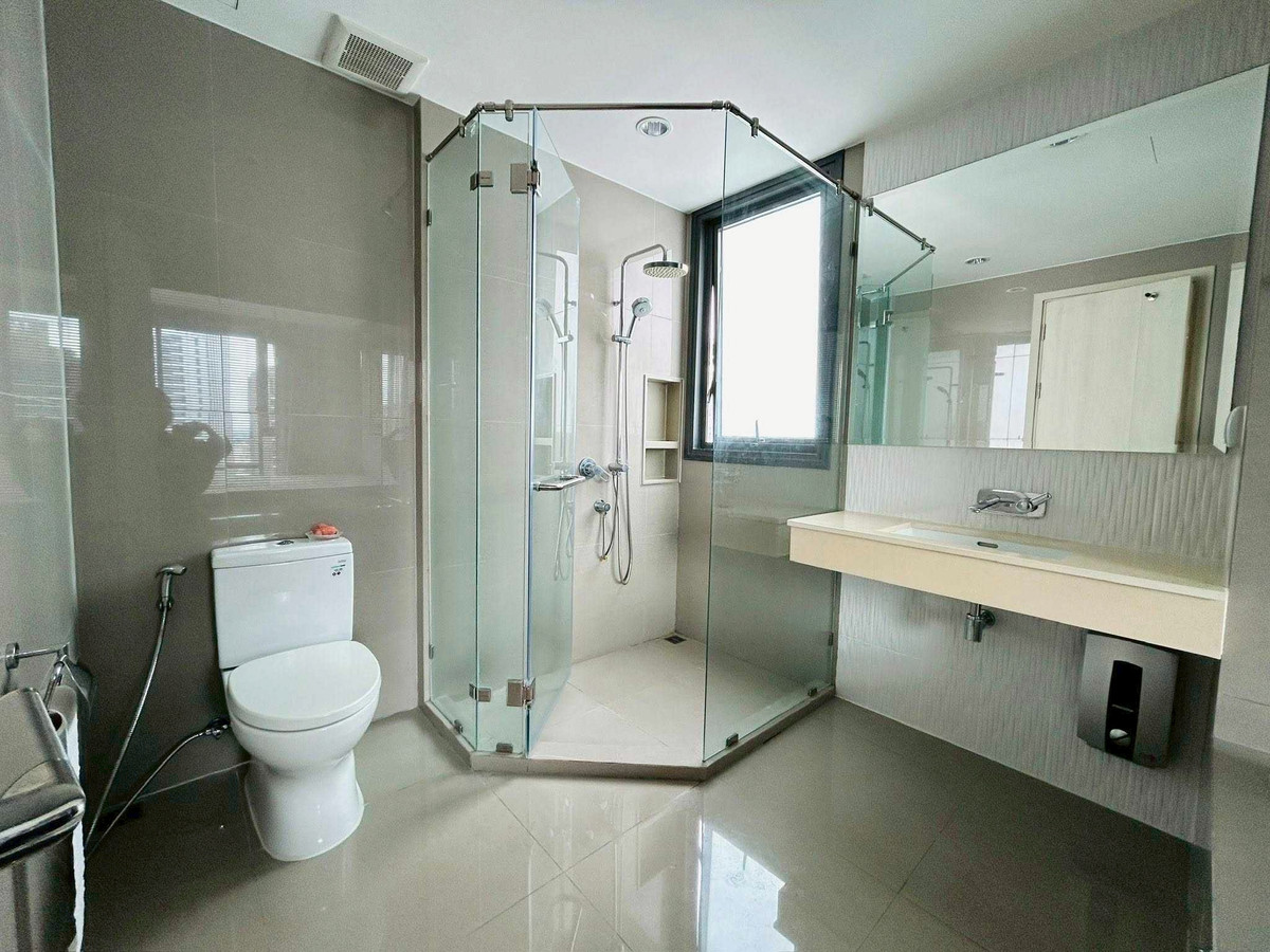 For RentCondoSukhumvit, Asoke, Thonglor : Rhythm sukumvit 42 condo, beautiful furniture Ready to rent