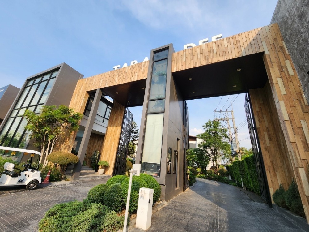 ขายพัฒนาการ ศรีนครินทร์ : ขายบ้าน3ชั้น พระราม9 สไตล์โมเดิร์น 3 ห้องนอน 4 ห้องน้ำ หลังริม แปลงสวย ที่ดิน40.5ตร.วา พื้นที่ใช้สอย 290ตร.ม.  “ธาราดี วงแหวน-พระราม9”  เพียง 15นาที ถึงสุวรรณภูมิ เข้าเมืองก็สะดวก