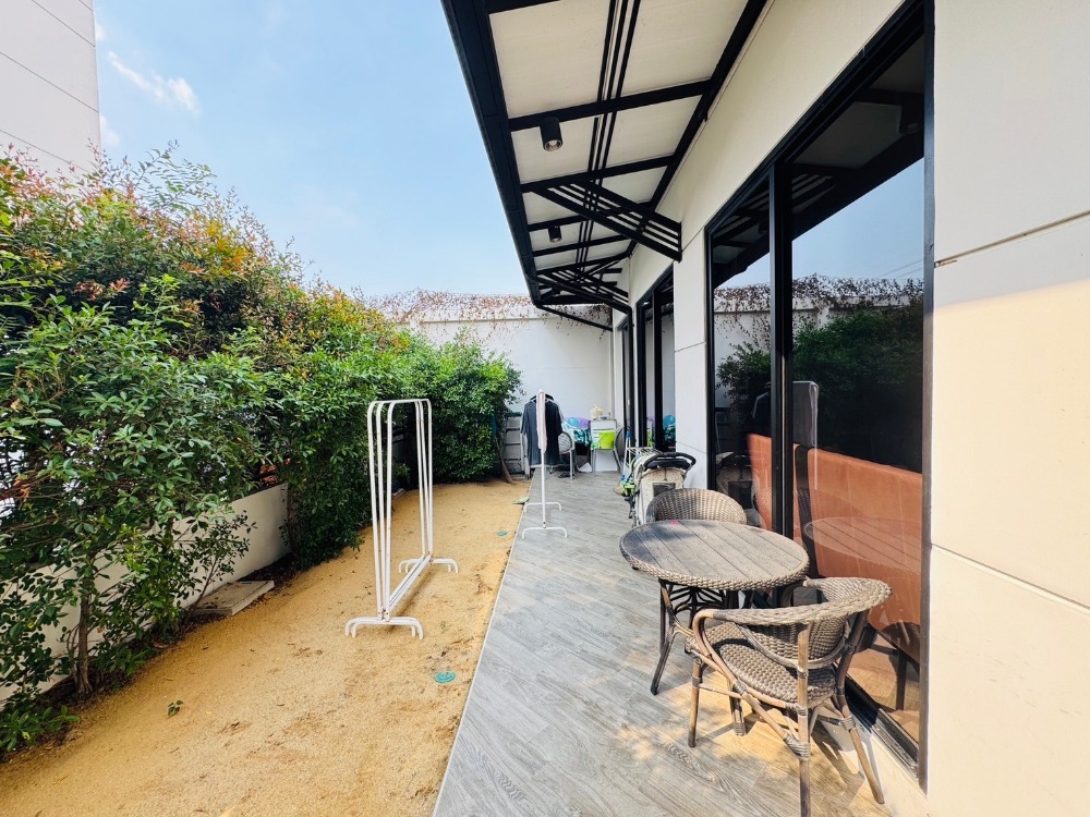 ขายพัฒนาการ ศรีนครินทร์ : ขายบ้าน3ชั้น พระราม9 สไตล์โมเดิร์น 3 ห้องนอน 4 ห้องน้ำ หลังริม แปลงสวย ที่ดิน40.5ตร.วา พื้นที่ใช้สอย 290ตร.ม.  “ธาราดี วงแหวน-พระราม9”  เพียง 15นาที ถึงสุวรรณภูมิ เข้าเมืองก็สะดวก