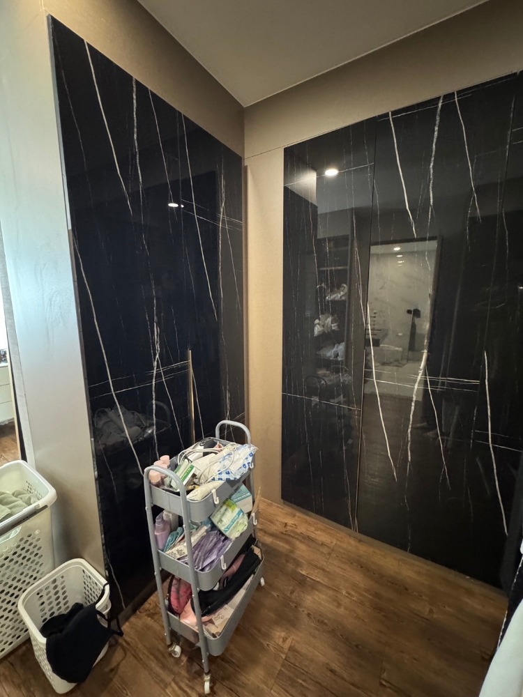 ขายพัฒนาการ ศรีนครินทร์ : ขายบ้าน3ชั้น พระราม9 สไตล์โมเดิร์น 3 ห้องนอน 4 ห้องน้ำ หลังริม แปลงสวย ที่ดิน40.5ตร.วา พื้นที่ใช้สอย 290ตร.ม.  “ธาราดี วงแหวน-พระราม9”  เพียง 15นาที ถึงสุวรรณภูมิ เข้าเมืองก็สะดวก