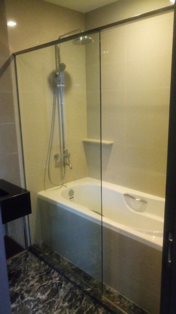 For SaleCondoSukhumvit, Asoke, Thonglor : 🔥 Edge Sukhumvit 23 Luxury Condo in the heart of Asoke, beautiful view, 24th floor, good price! 🔥