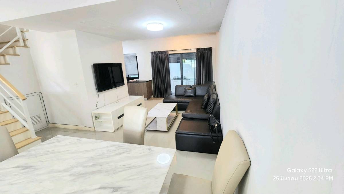 For RentTownhomePattanakan, Srinakarin : Rent a townhome, The Connect Phatthanakan 38, only 8 minutes near Thanya Park