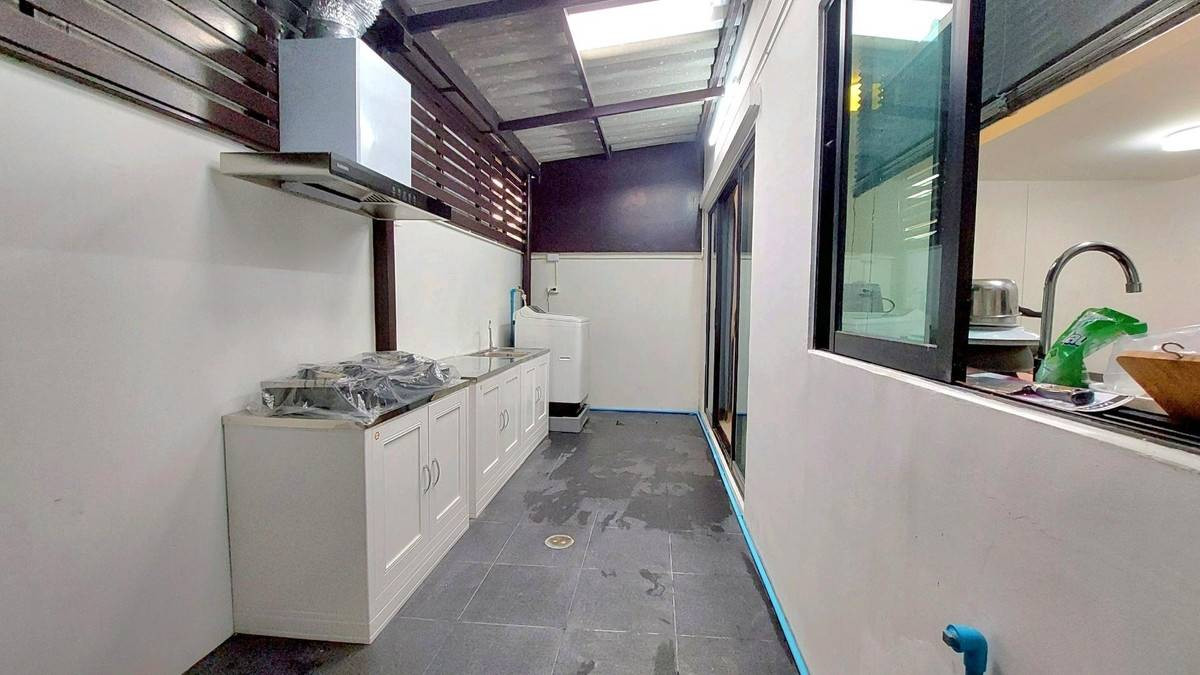 For RentTownhomePattanakan, Srinakarin : Rent a townhome, The Connect Phatthanakan 38, only 8 minutes near Thanya Park