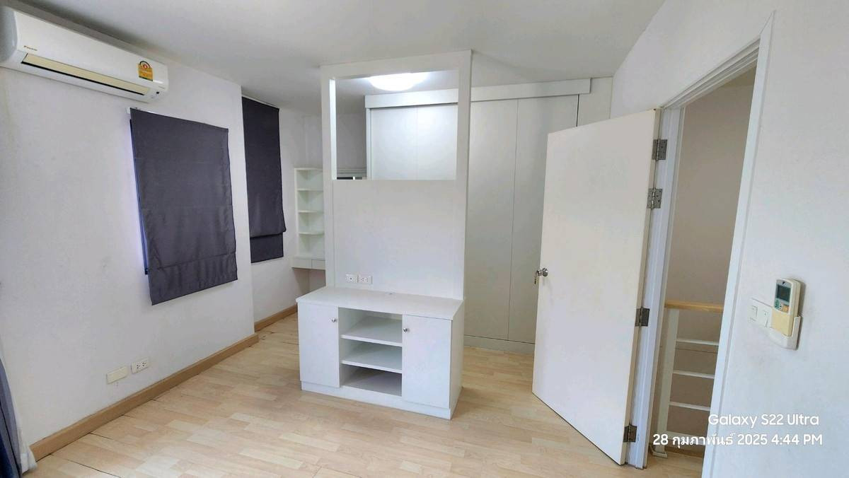 For RentTownhomePattanakan, Srinakarin : Rent a townhome, The Connect Phatthanakan 38, only 8 minutes near Thanya Park