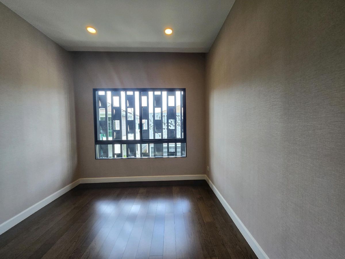 For SaleHousePattanakan, Srinakarin : Setthasiri, the most personal evolution, the only house in the alley is not attached to anyone 16.5 million 🚩