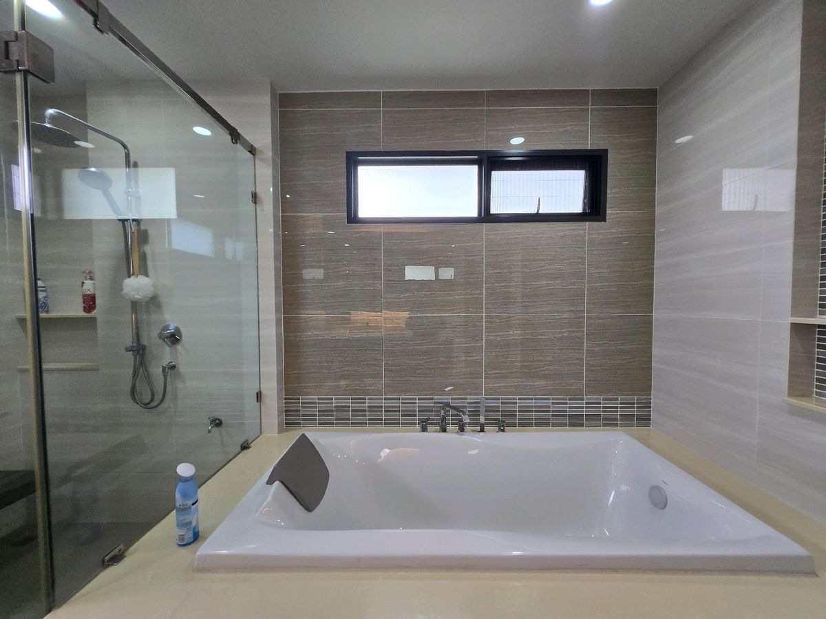 For SaleHousePattanakan, Srinakarin : Setthasiri, the most personal evolution, the only house in the alley is not attached to anyone 16.5 million 🚩