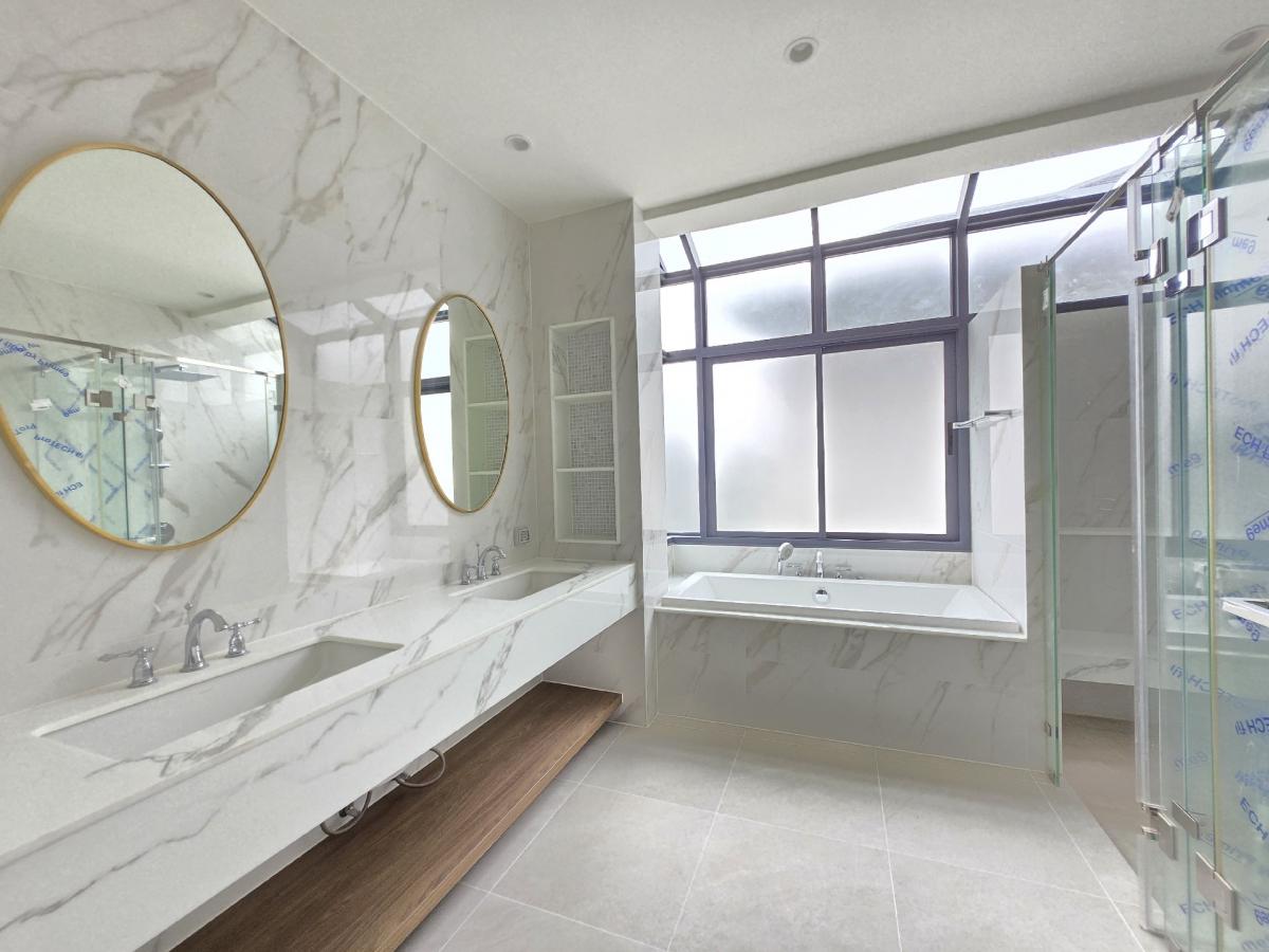 For SaleHousePattanakan, Srinakarin : Hot‼ ️ Narasiri, Krungthep Kreetha, a new house with personal fir and private elevator