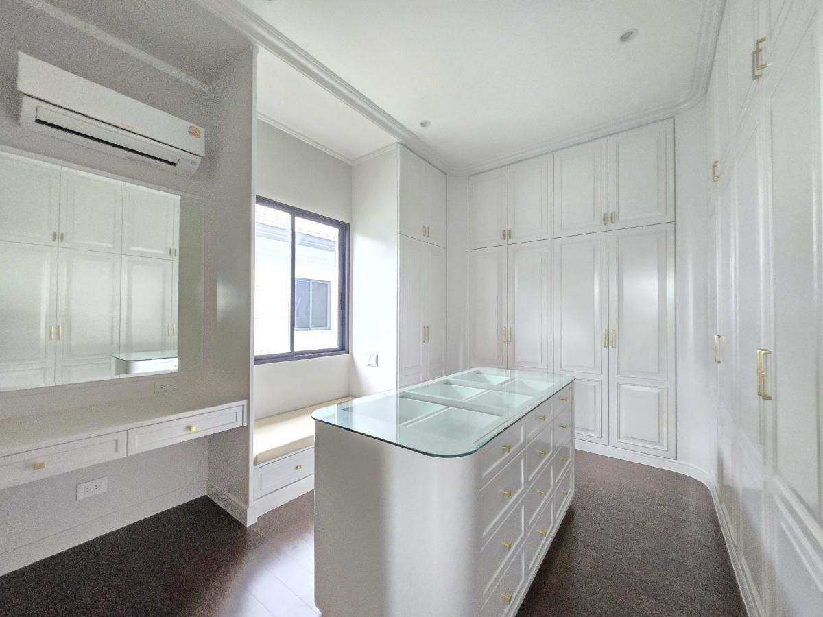 For SaleHousePattanakan, Srinakarin : Hot‼ ️ Narasiri, Krungthep Kreetha, a new house with personal fir and private elevator