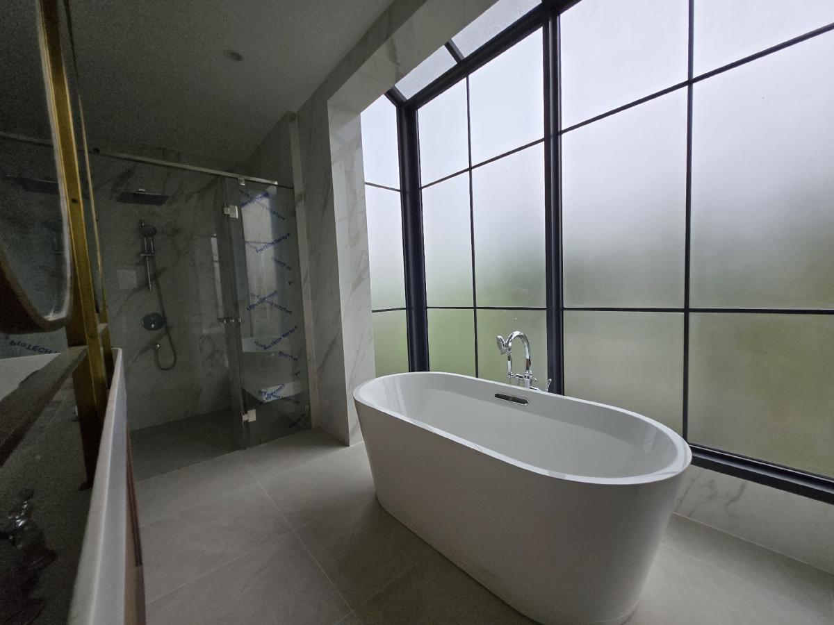 For SaleHousePattanakan, Srinakarin : Hot‼ ️ Narasiri, Krungthep Kreetha, a new house with personal fir and private elevator