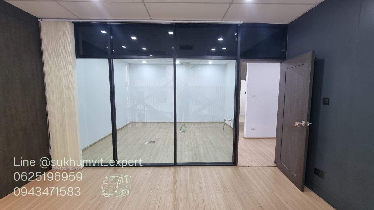 For RentOfficeSukhumvit, Asoke, Thonglor : Asoke for rent, office, floor 12th 104 sq.m. x 750 baht, beautiful, decorated with