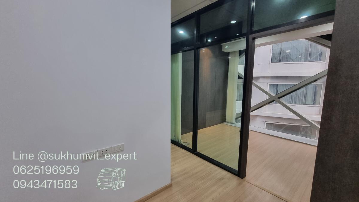 For RentOfficeSukhumvit, Asoke, Thonglor : Asoke for rent, office, floor 12th 104 sq.m. x 750 baht, beautiful, decorated with